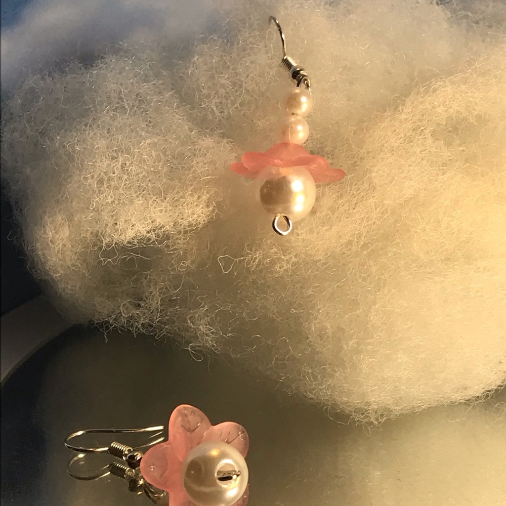 Flower Lantern pearl earrings